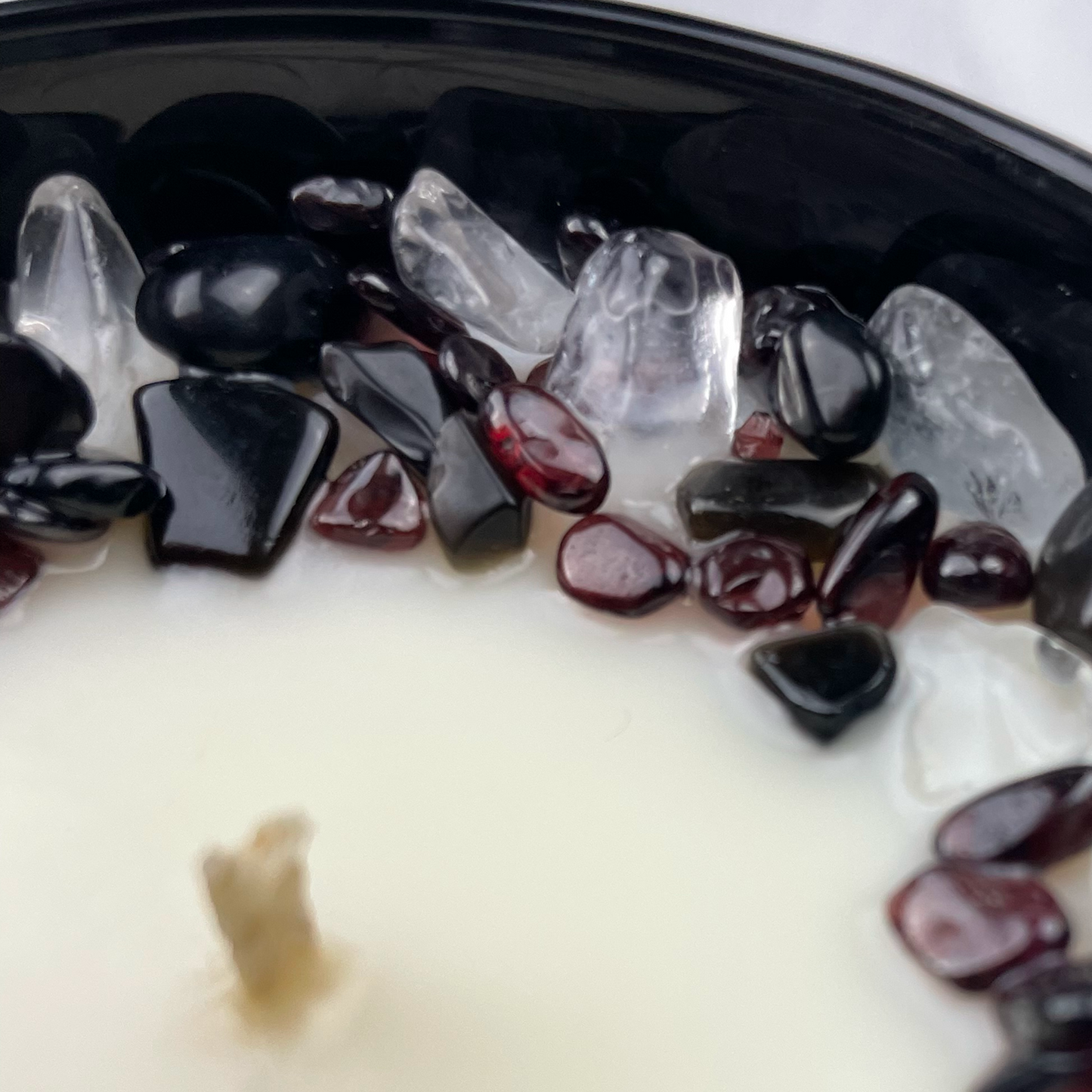 Capricornus Zodiac Crystal Candle with Garnet, Black Obsidian and Crystal Quartz | Coconut-Soy Wax Candle, 9oz